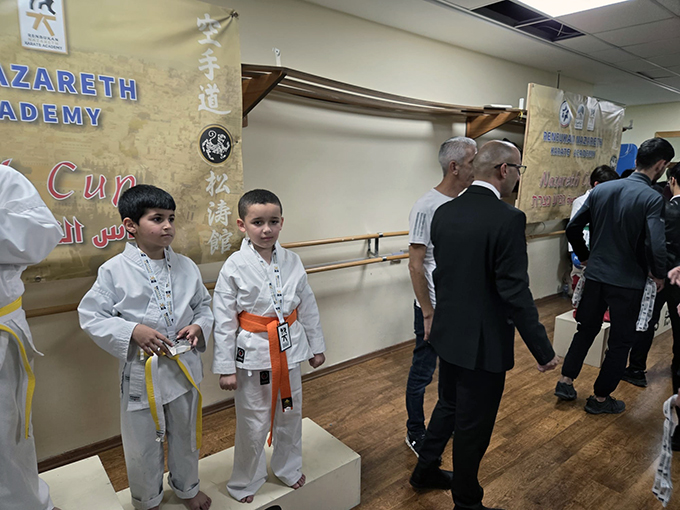 مدرسة حسني عرار للكراتيه وفنون القتال تتألق في بطولة كأس الناصرة القطرية 2025